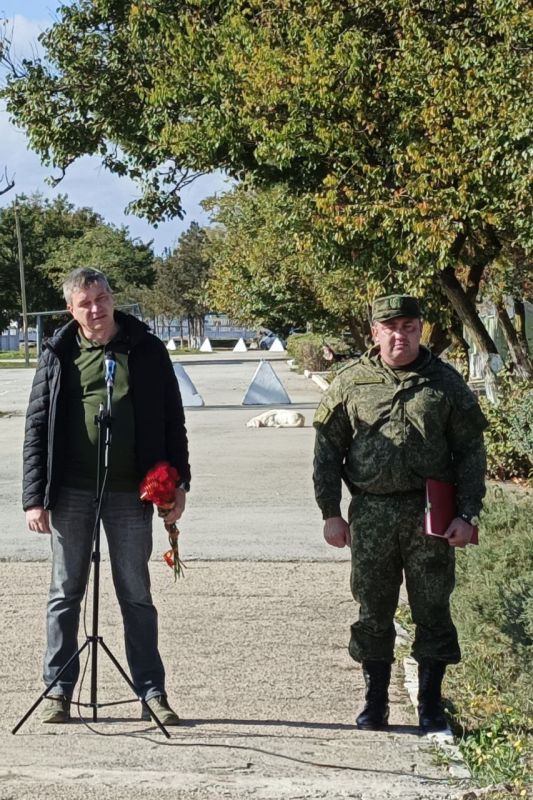 Александр Юрьев: Совместно с заместителем председателя Евпаторийского горсовета Вячеславом Степановым и моим товарищем... Александр Юрьев: Совместно с заместителем председателя Евпаторийского горсовета Вячеславом Степановым и моим товарищем...