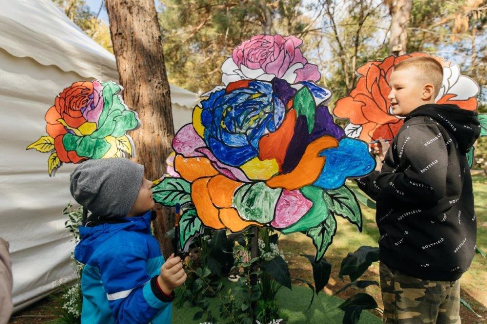 Заместитель министра труда и социальной защиты РК Елена Лось приняла участие в открытии в г. Саки первого в Республике Крым инклюзивного парка для отдыха и занятий спортом маломобильных категорий граждан Заместитель министра труда и социальной защиты РК Елена Лось приняла участие в открытии в г. Саки первого в Республике Крым инклюзивного парка для отдыха и занятий спортом маломобильных категорий граждан