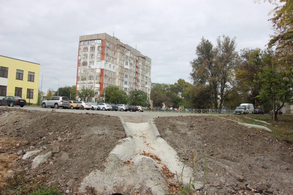 #ЖКХ_и_строительство. Завершены работы по восстановлению основания парковочной зоны у детского сада «Сказка» #ЖКХ_и_строительство. Завершены работы по восстановлению основания парковочной зоны у детского сада «Сказка»