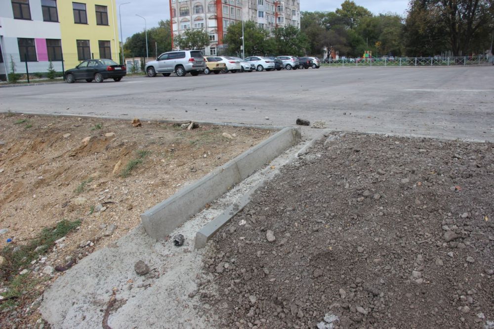 #ЖКХ_и_строительство. Завершены работы по восстановлению основания парковочной зоны у детского сада «Сказка» #ЖКХ_и_строительство. Завершены работы по восстановлению основания парковочной зоны у детского сада «Сказка»