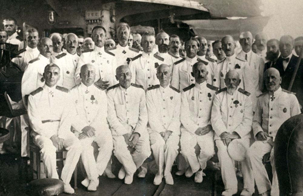 Екатерина Алтабаева: 100 лет назад, 29 октября 1924 года, на кораблях Русской эскадры в тунисском городе Бизерта был спущен Андреевский флаг Екатерина Алтабаева: 100 лет назад, 29 октября 1924 года, на кораблях Русской эскадры в тунисском городе Бизерта был спущен Андреевский флаг