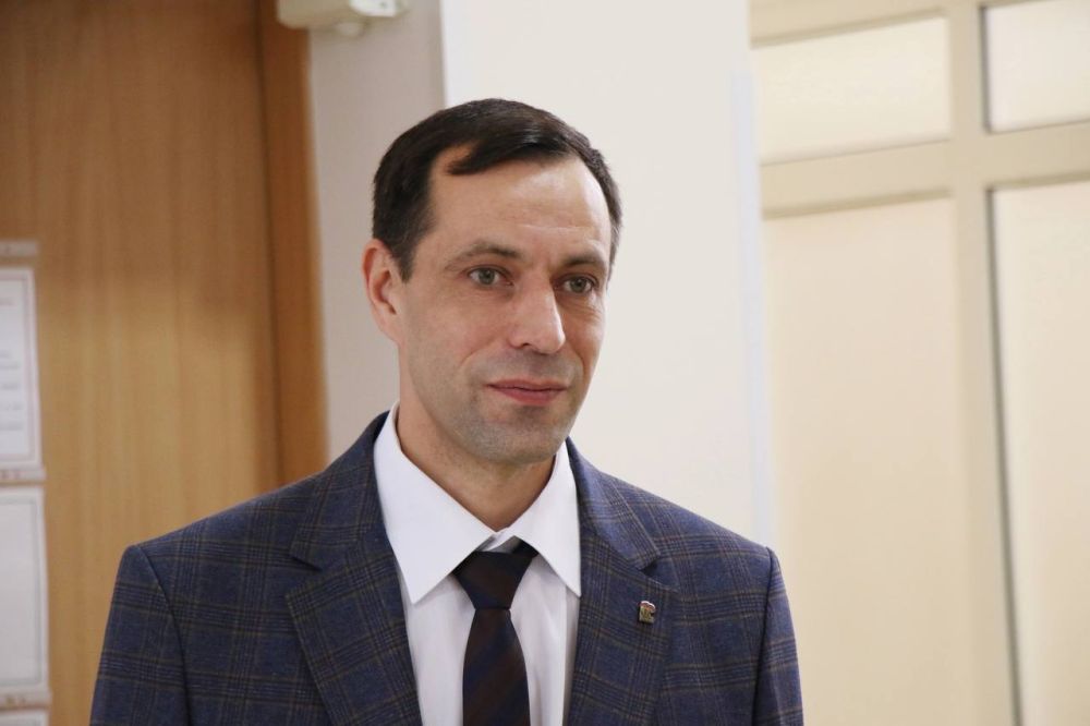 Андрей Козырев поздравил коллектив компании «ВАД» с Днём работников дорожного хозяйства Андрей Козырев поздравил коллектив компании «ВАД» с Днём работников дорожного хозяйства
