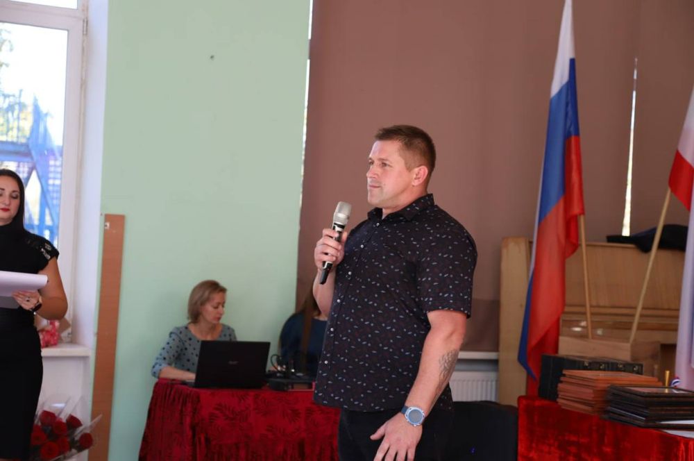 Анжелика Ястребова: Плодовская средняя общеобразовательная школа им.Сабадашева Е.М Анжелика Ястребова: Плодовская средняя общеобразовательная школа им.Сабадашева Е.М