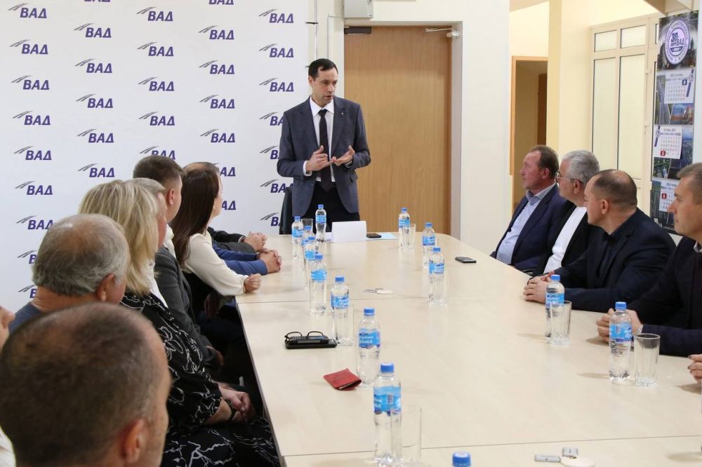 Андрей Козырев поздравил коллектив компании «ВАД» с Днём работников дорожного хозяйства Андрей Козырев поздравил коллектив компании «ВАД» с Днём работников дорожного хозяйства