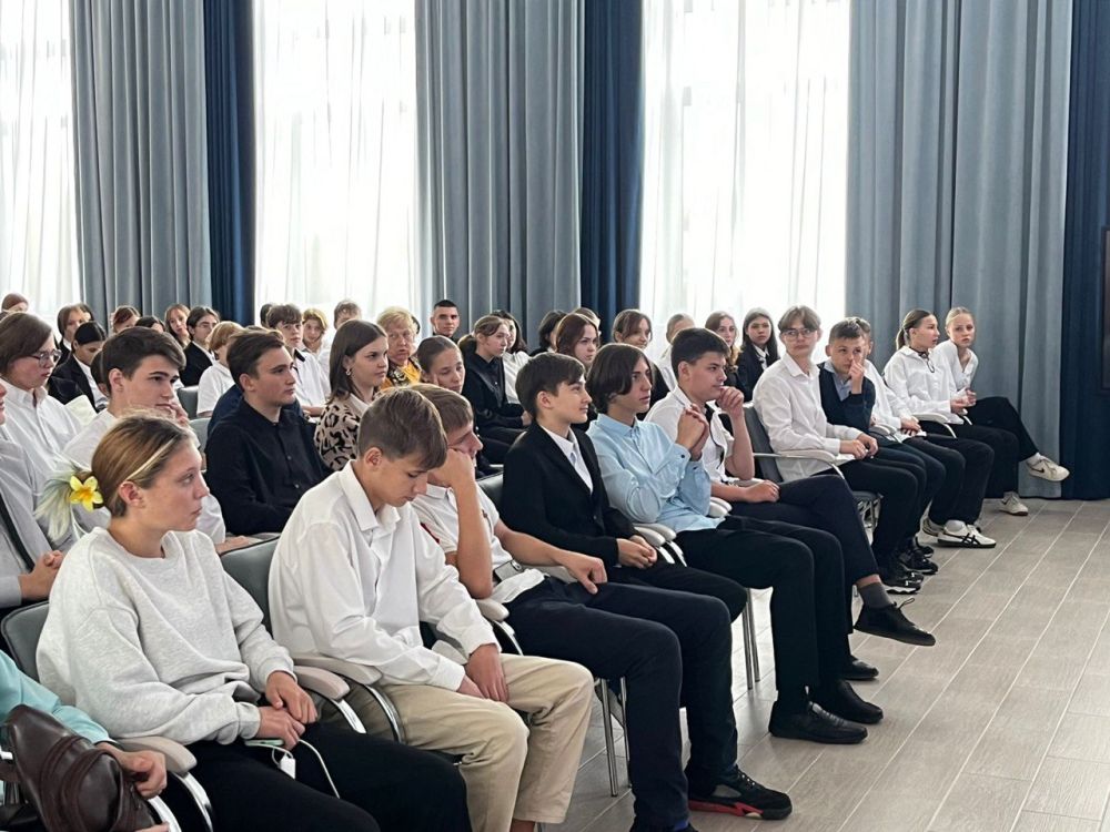 Севастопольские полицейские провели антинаркотические беседы со школьниками и лицеистами Севастопольские полицейские провели антинаркотические беседы со школьниками и лицеистами