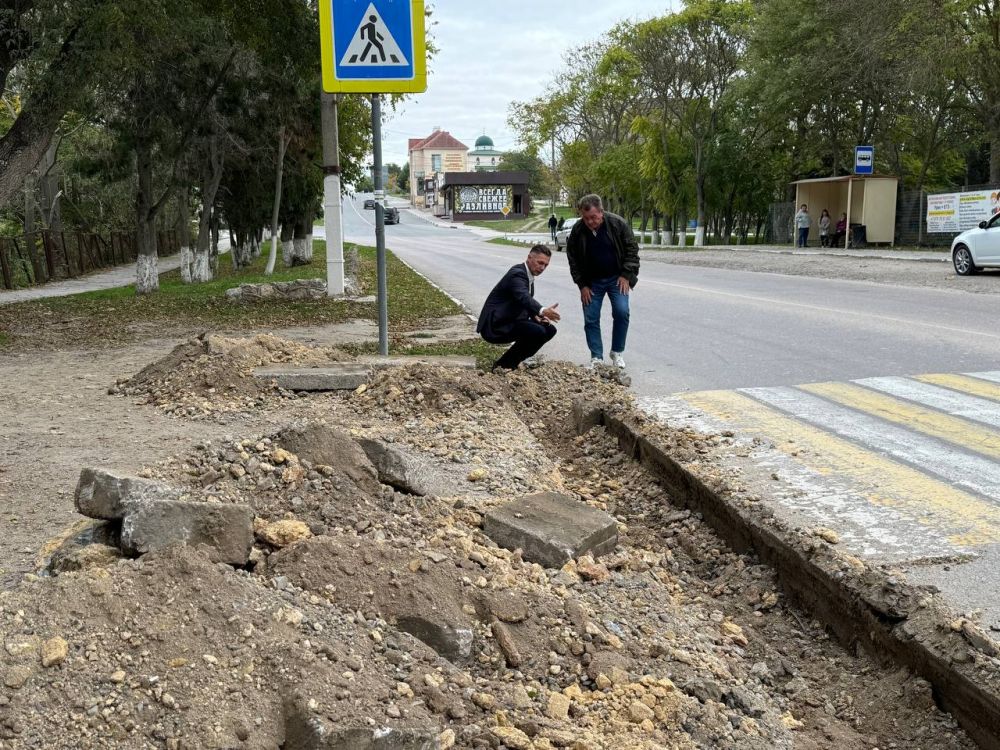 Александр Дудинов: Неоднократно отмечал, что лицо района и каждого поселения - это въездная часть, центральная улица и даже остановочный павильон Александр Дудинов: Неоднократно отмечал, что лицо района и каждого поселения - это въездная часть, центральная улица и даже остановочный павильон