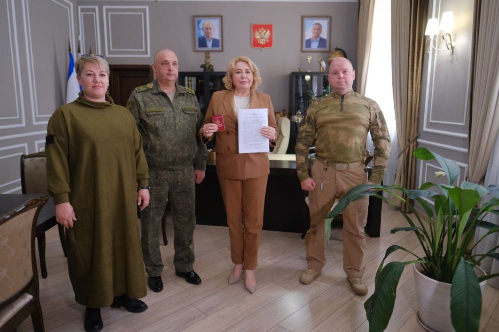 Янина Павленко: Вступила в ряды добровольческого подразделения «Барс-Крым» – отряда, который вместе с военнослужащими МО РФ несут службу по защите полуострова и любимого города Янина Павленко: Вступила в ряды добровольческого подразделения «Барс-Крым» – отряда, который вместе с военнослужащими МО РФ несут службу по защите полуострова и любимого города