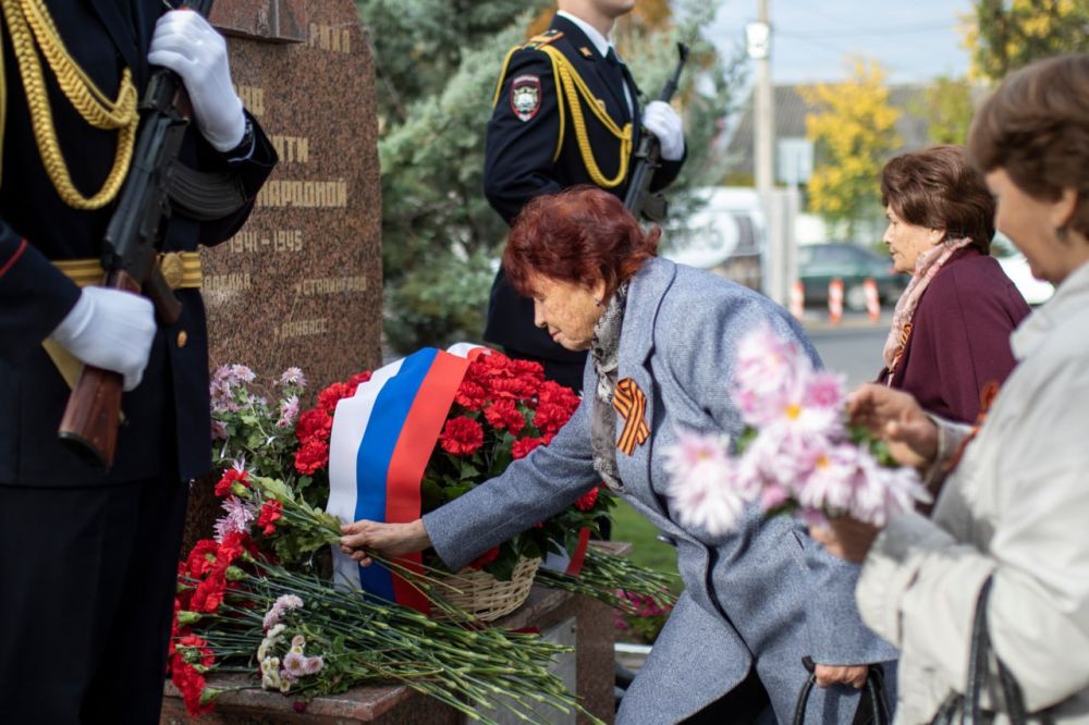31 октября в крымской столице состоялась торжественная церемония возложения цветов, посвященная 83-й годовщине формирования 51-й Армии Крымского фронта 31 октября в крымской столице состоялась торжественная церемония возложения цветов, посвященная 83-й годовщине формирования 51-й Армии Крымского фронта