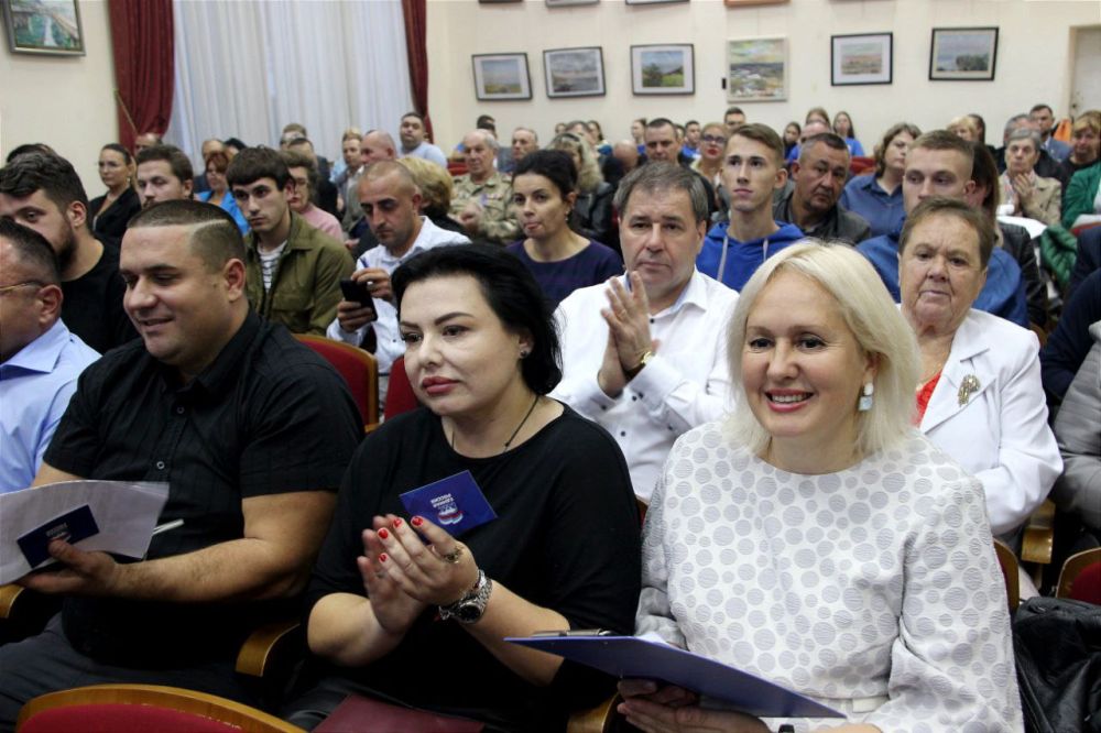 Константин Шимановский: XVI конференция Ялтинского местного отделения «Единой России» Константин Шимановский: XVI конференция Ялтинского местного отделения «Единой России»