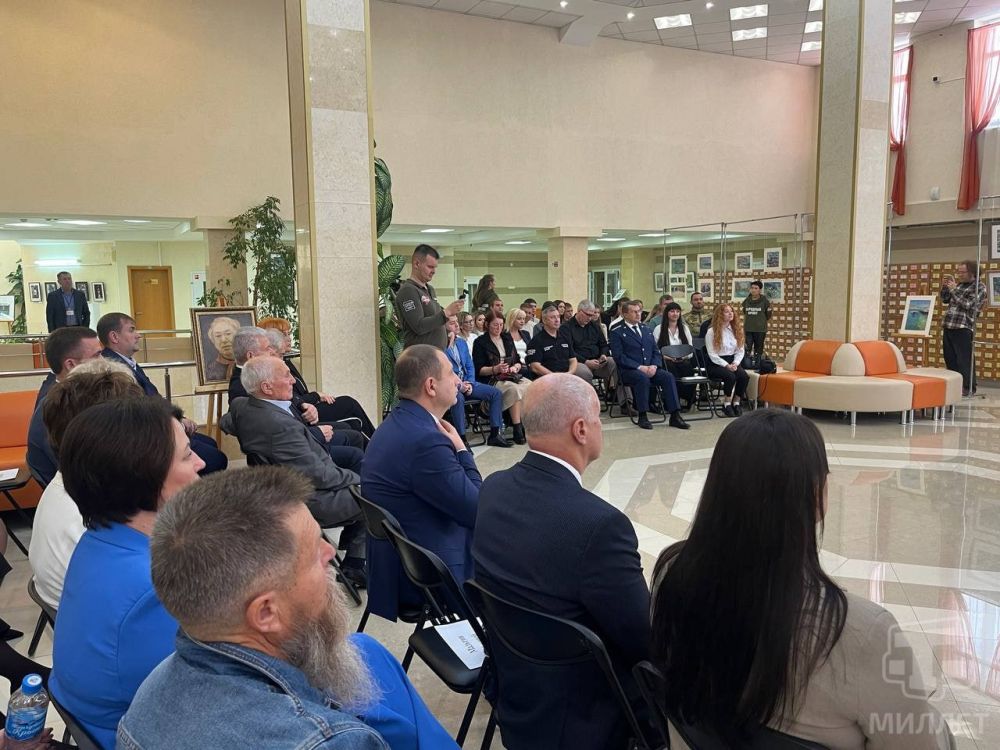 В Симферополе наградили активных помощников фронта по нескольким номинациям В Симферополе наградили активных помощников фронта по нескольким номинациям