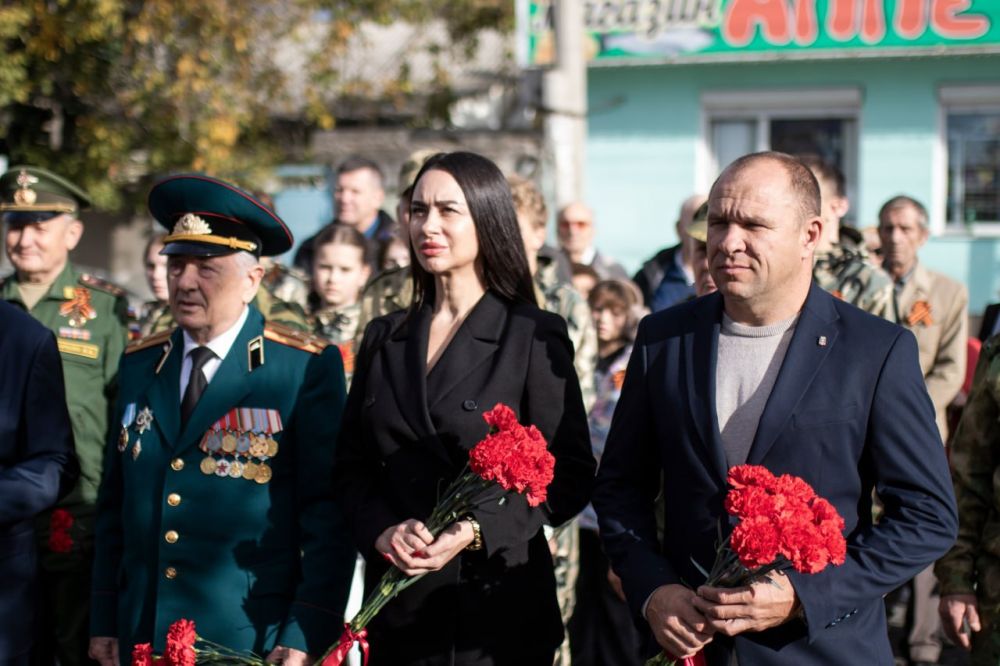 31 октября в крымской столице состоялась торжественная церемония возложения цветов, посвященная 83-й годовщине формирования 51-й Армии Крымского фронта 31 октября в крымской столице состоялась торжественная церемония возложения цветов, посвященная 83-й годовщине формирования 51-й Армии Крымского фронта