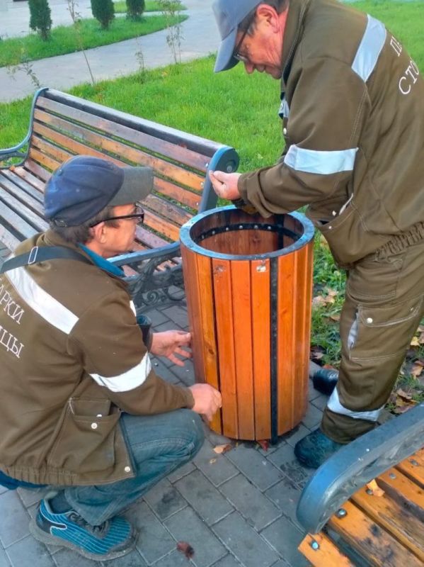 Сотрудники учреждения «Парки столицы» в постоянном режиме выполняют работы по уходу и содержанию парковых зон Симферополя Сотрудники учреждения «Парки столицы» в постоянном режиме выполняют работы по уходу и содержанию парковых зон Симферополя