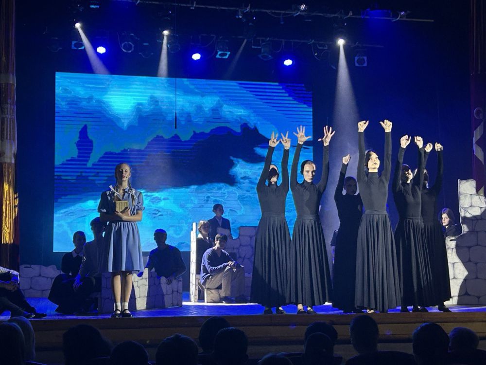Екатерина Алтабаева: В день 83-й годовщины начала героической обороны Севастополя 1941-1942 гг. в Доме офицеров Черноморского флота состоялся показ спектакля «Битва за Севастополь. Одна семья» студенческого театра «Молодая гвардия» Екатерина Алтабаева: В день 83-й годовщины начала героической обороны Севастополя 1941-1942 гг. в Доме офицеров Черноморского флота состоялся показ спектакля «Битва за Севастополь. Одна семья» студенческого театра «Молодая гвардия»