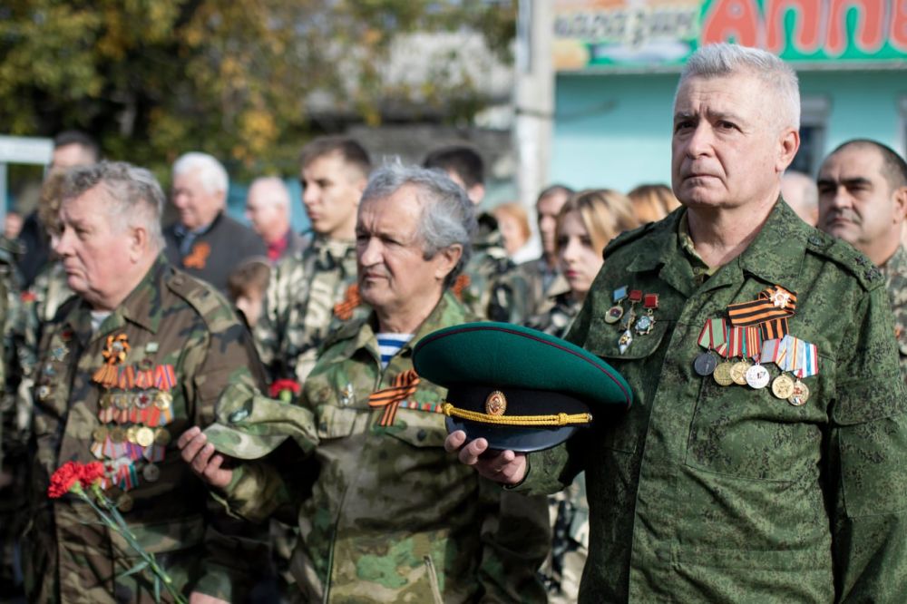 31 октября в крымской столице состоялась торжественная церемония возложения цветов, посвященная 83-й годовщине формирования 51-й Армии Крымского фронта 31 октября в крымской столице состоялась торжественная церемония возложения цветов, посвященная 83-й годовщине формирования 51-й Армии Крымского фронта