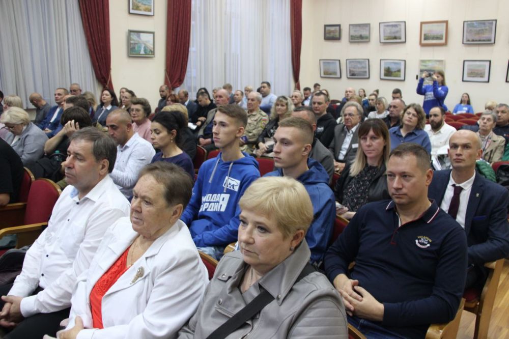 Константин Шимановский: XVI конференция Ялтинского местного отделения «Единой России» Константин Шимановский: XVI конференция Ялтинского местного отделения «Единой России»