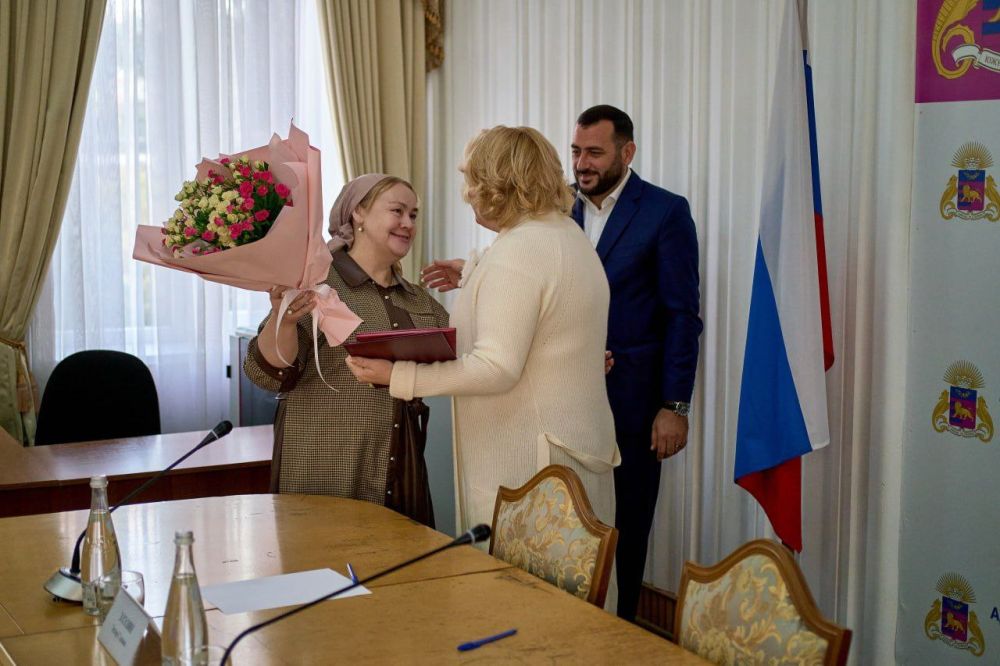 Янина Павленко: В преддверии Дня народного единства вместе с Главой муниципалитета Константином Шимановским подписали Соглашение о межнациональном согласии и сотрудничестве с представителями национально-культурных автономий Ялты! Янина Павленко: В преддверии Дня народного единства вместе с Главой муниципалитета Константином Шимановским подписали Соглашение о межнациональном согласии и сотрудничестве с представителями национально-культурных автономий Ялты!