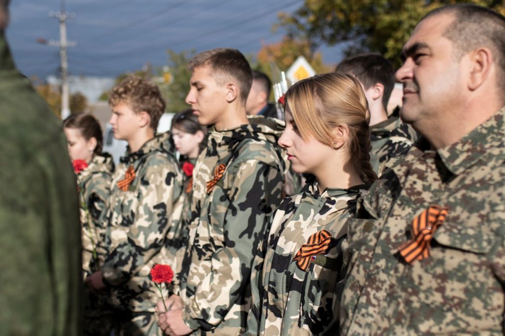 31 октября в крымской столице состоялась торжественная церемония возложения цветов, посвященная 83-й годовщине формирования 51-й Армии Крымского фронта 31 октября в крымской столице состоялась торжественная церемония возложения цветов, посвященная 83-й годовщине формирования 51-й Армии Крымского фронта
