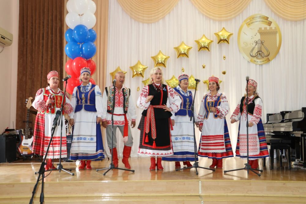 Феодосийцев поздравили с наступающим праздником - Днём народного единства Феодосийцев поздравили с наступающим праздником - Днём народного единства