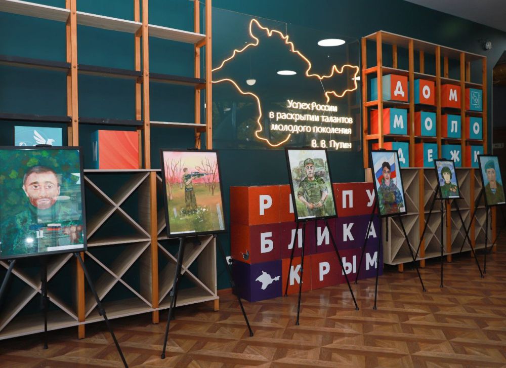 Алексей Зинченко: Россия в единстве!. В преддверии Дня народного единства в «Доме Молодежи» стартовала выставка «Россия в... Алексей Зинченко: Россия в единстве!. В преддверии Дня народного единства в «Доме Молодежи» стартовала выставка «Россия в...