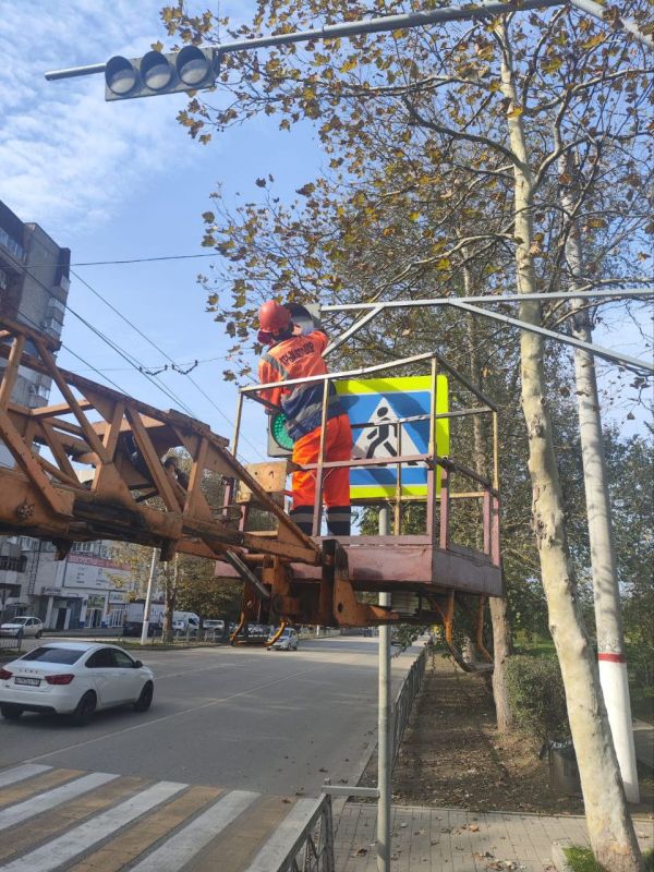 Работы по повышению безопасности дорог в Крыму продолжаются! Теперь 168 пешеходных переходов приведены в соответствие с... Работы по повышению безопасности дорог в Крыму продолжаются! Теперь 168 пешеходных переходов приведены в соответствие с...