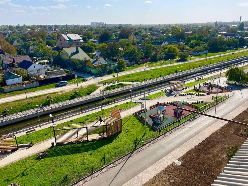 «Создавая комфортные условия для наших жителей, в городе реализуется много проектов и программ. Сегодня мы видим, как преобразилась ещё одна общественная территория, которая уже стала любимым метом отдыха для джанкойцев» «Создавая комфортные условия для наших жителей, в городе реализуется много проектов и программ. Сегодня мы видим, как преобразилась ещё одна общественная территория, которая уже стала любимым метом отдыха для джанкойцев»