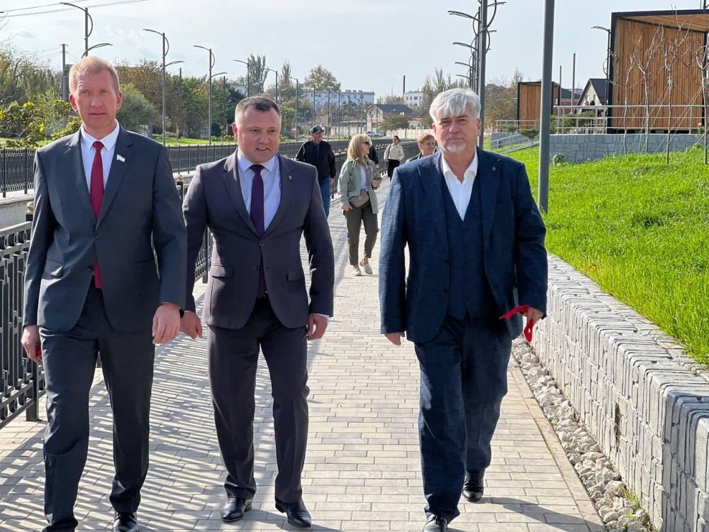 «Создавая комфортные условия для наших жителей, в городе реализуется много проектов и программ. Сегодня мы видим, как преобразилась ещё одна общественная территория, которая уже стала любимым метом отдыха для джанкойцев» «Создавая комфортные условия для наших жителей, в городе реализуется много проектов и программ. Сегодня мы видим, как преобразилась ещё одна общественная территория, которая уже стала любимым метом отдыха для джанкойцев»