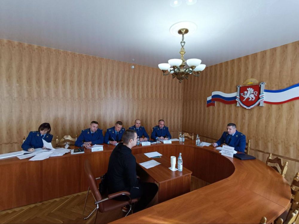 Заместитель прокурора республики Леонид Селивёрстов провел прием граждан на базе прокуратуры города Симферополя Заместитель прокурора республики Леонид Селивёрстов провел прием граждан на базе прокуратуры города Симферополя