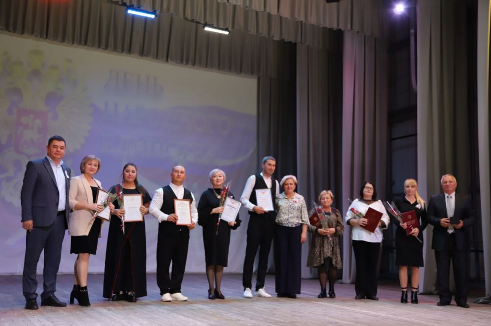 Ольга Урайкина: Сегодня в районном доме культуры состоялся праздничный концерт "Мы вместе", посвященный дню Народного... Ольга Урайкина: Сегодня в районном доме культуры состоялся праздничный концерт "Мы вместе", посвященный дню Народного...