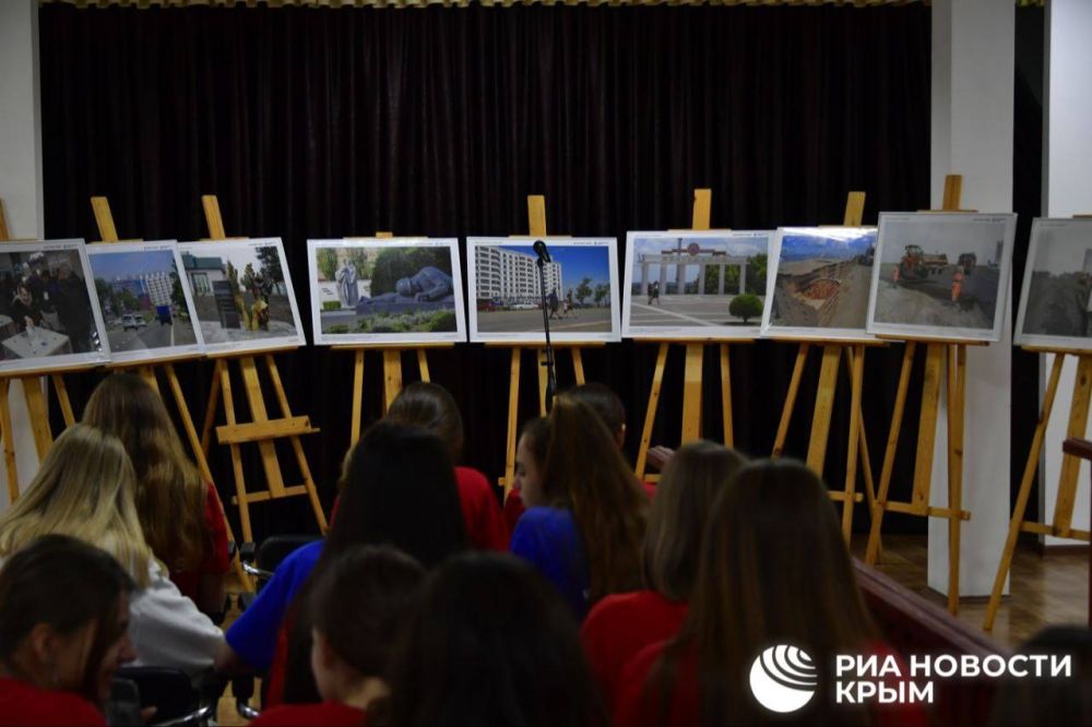 Фотовыставка РИА Новости Крым открылась в Судаке ко Дню единства