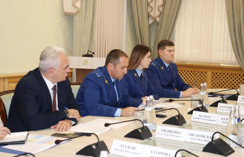 В прокуратуре республики обсудили вопросы исполнения законодательства при реализации национальных проектов В прокуратуре республики обсудили вопросы исполнения законодательства при реализации национальных проектов