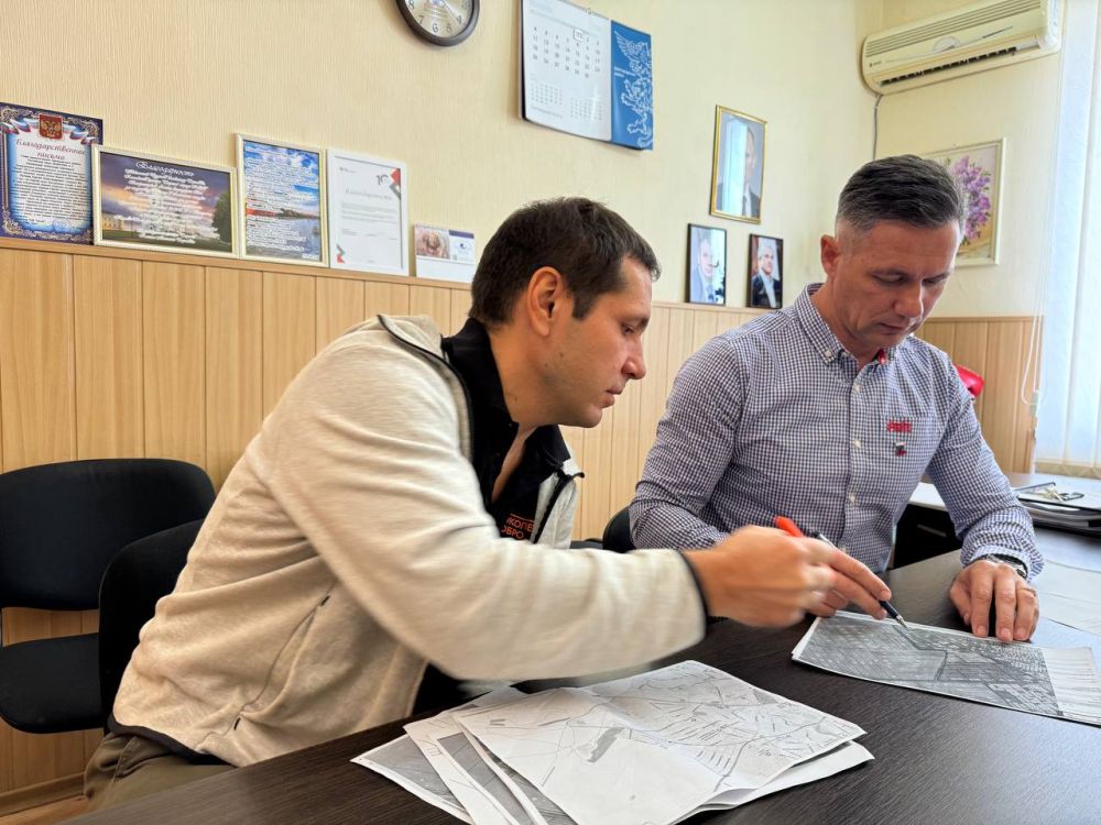 Александр Дудинов: Встретился с главой Новосельского сельского поселения Владимиром Красильником и руководителем АНО «Народное озеленение и благоустройство» Владимиром Нечаевым Александр Дудинов: Встретился с главой Новосельского сельского поселения Владимиром Красильником и руководителем АНО «Народное озеленение и благоустройство» Владимиром Нечаевым