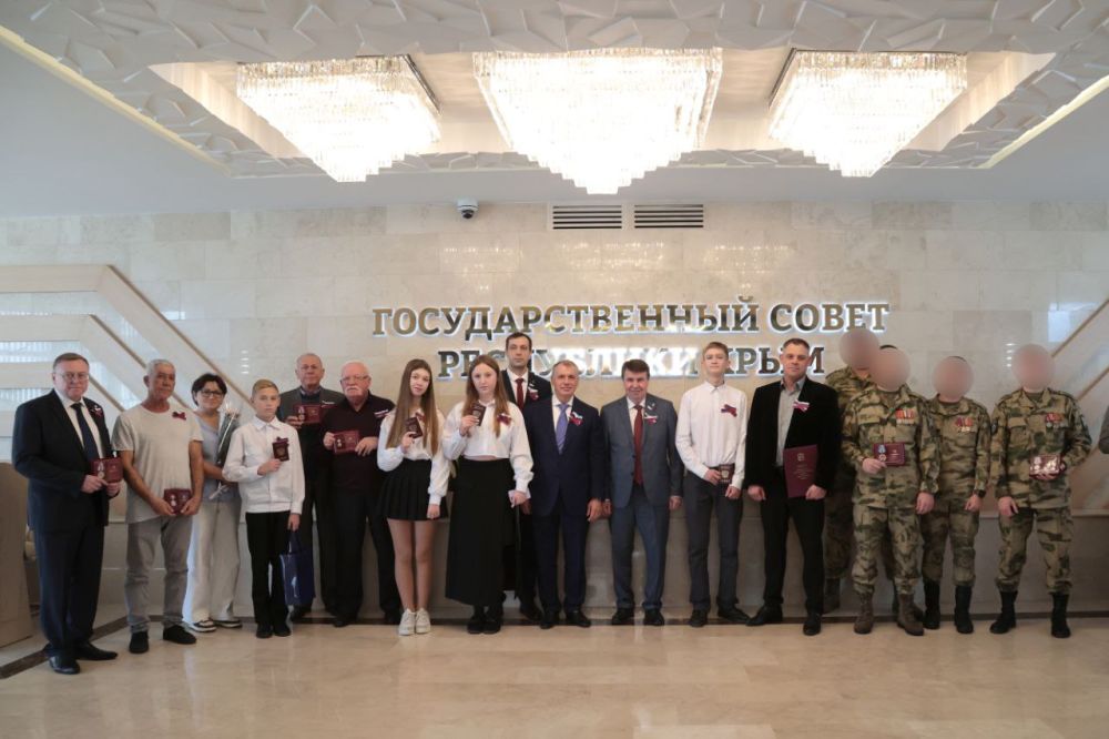 В канун Дня народного Единства крымчанам вручили награды за значительный вклад в развитие региона В канун Дня народного Единства крымчанам вручили награды за значительный вклад в развитие региона