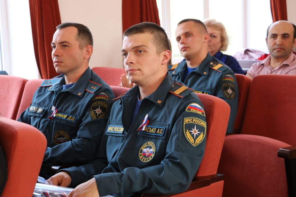 Феодосийцев поздравили с наступающим праздником - Днём народного единства Феодосийцев поздравили с наступающим праздником - Днём народного единства