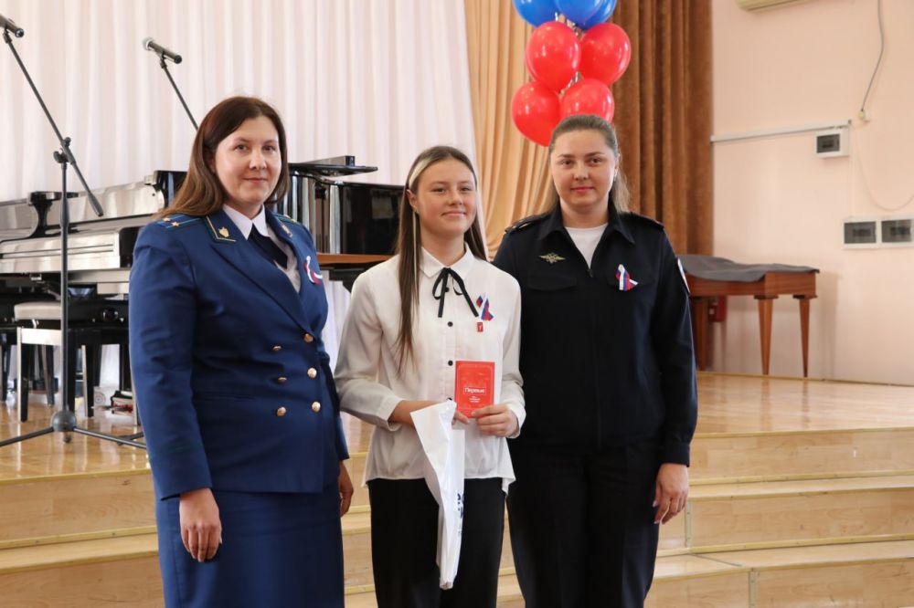 Феодосийцев поздравили с наступающим праздником - Днём народного единства Феодосийцев поздравили с наступающим праздником - Днём народного единства