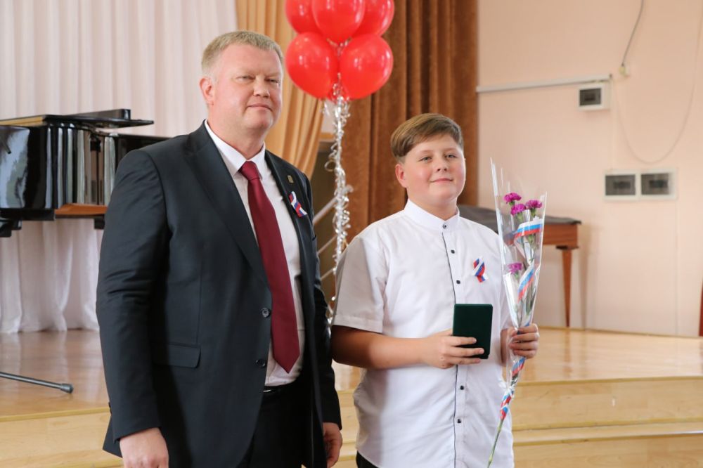 Феодосийцев поздравили с наступающим праздником - Днём народного единства Феодосийцев поздравили с наступающим праздником - Днём народного единства