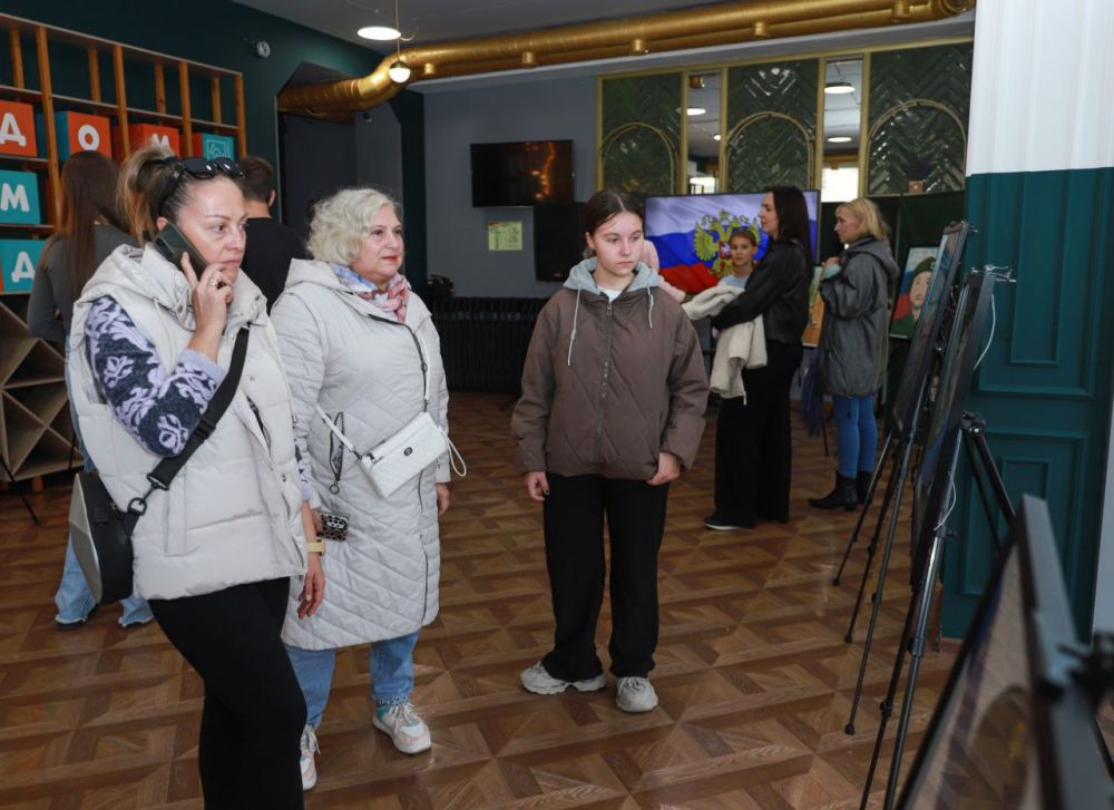 Алексей Зинченко: Россия в единстве!. В преддверии Дня народного единства в «Доме Молодежи» стартовала выставка «Россия в... Алексей Зинченко: Россия в единстве!. В преддверии Дня народного единства в «Доме Молодежи» стартовала выставка «Россия в...