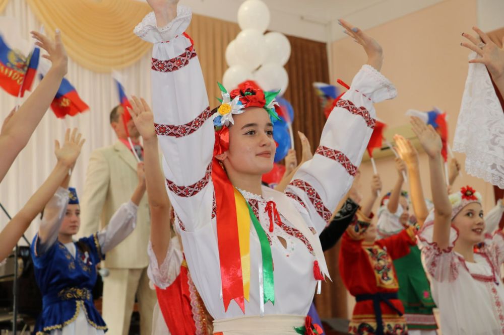 Феодосийцев поздравили с наступающим праздником - Днём народного единства Феодосийцев поздравили с наступающим праздником - Днём народного единства