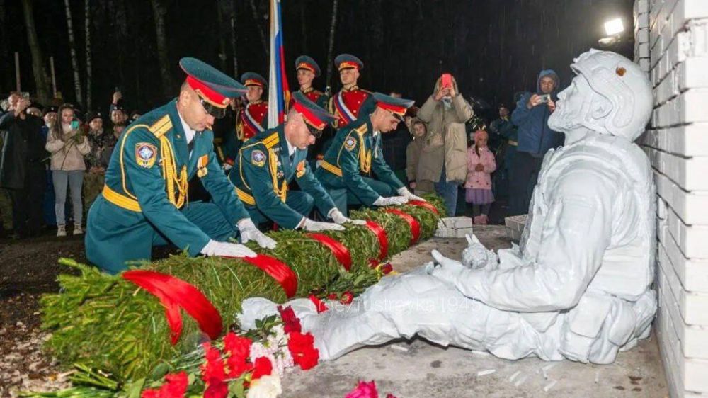 «Вы на небеса наше подняли знамя» — в подмосковном Ногинске открыли мемориал воинам, павшим на фронтах СВО «Вы на небеса наше подняли знамя» — в подмосковном Ногинске открыли мемориал воинам, павшим на фронтах СВО