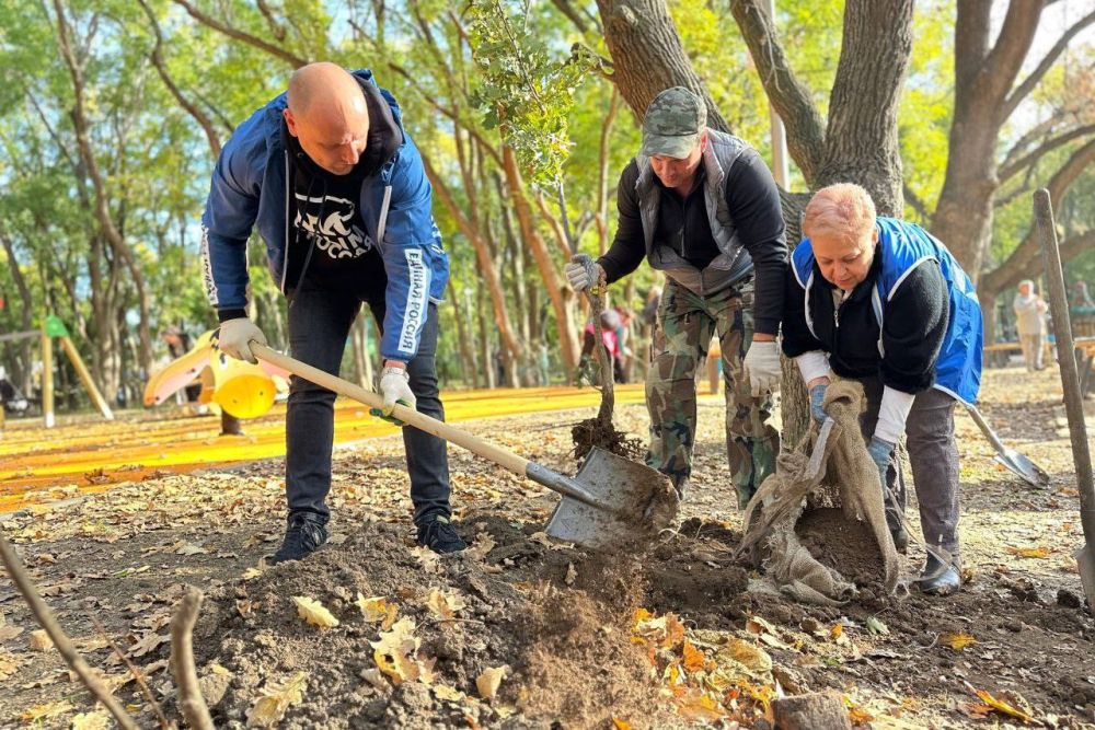 В Крыму прошла акция «Посади свое дерево жизни» В Крыму прошла акция «Посади свое дерево жизни»