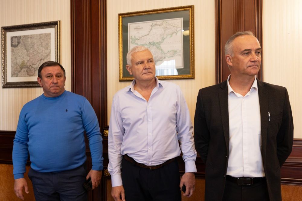 Сергей Аксёнов: Медицинские работники Крыма вносят неоценимый вклад в наше общее дело, в нашу Победу Сергей Аксёнов: Медицинские работники Крыма вносят неоценимый вклад в наше общее дело, в нашу Победу