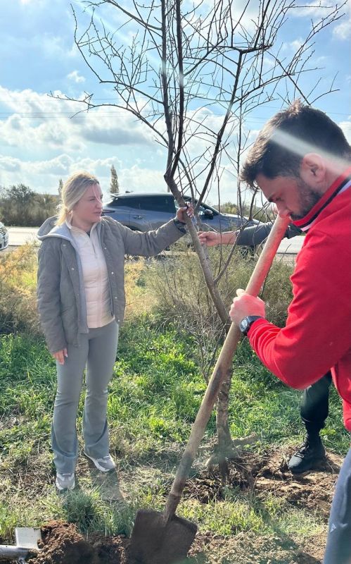Ольга Торубарова: В городе Саки вместе со своим заместителем Шериф Османов, заместителями администрации города Саки: Аметовым Арсеном Дамировичем и Ольга Торубарова: В городе Саки вместе со своим заместителем Шериф Османов, заместителями администрации города Саки: Аметовым Арсеном Дамировичем и