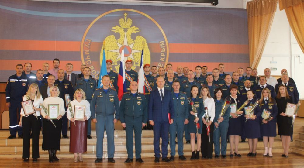 В преддверии празднования Дня народного единства сегодня в актовом зале Главного управления МЧС России по Республике Крым состоялось торжественное мероприятие В преддверии празднования Дня народного единства сегодня в актовом зале Главного управления МЧС России по Республике Крым состоялось торжественное мероприятие