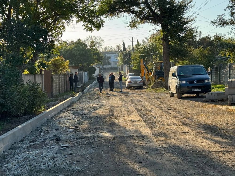 Александр Дудинов: Утро начал с осмотра участков дорог, на которых начаты работы по замене асфальтного покрытия Александр Дудинов: Утро начал с осмотра участков дорог, на которых начаты работы по замене асфальтного покрытия