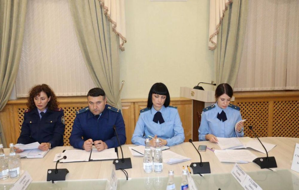 В прокуратуре Крыма состоялось обсуждение вопросов оплаты труда на предприятиях региона В прокуратуре Крыма состоялось обсуждение вопросов оплаты труда на предприятиях региона