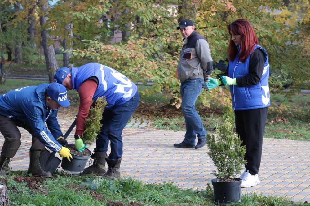 2 ноября на полуострове в рамках регионального партийного проекта «Единой России» «Чистый Крым» началась ежегодная экологическая акция «Посади своё дерево жизни» 2 ноября на полуострове в рамках регионального партийного проекта «Единой России» «Чистый Крым» началась ежегодная экологическая акция «Посади своё дерево жизни»