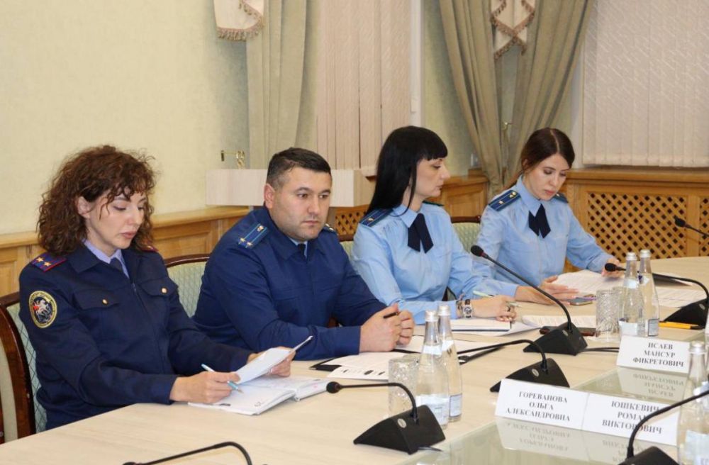 В прокуратуре Крыма состоялось обсуждение вопросов оплаты труда на предприятиях региона В прокуратуре Крыма состоялось обсуждение вопросов оплаты труда на предприятиях региона