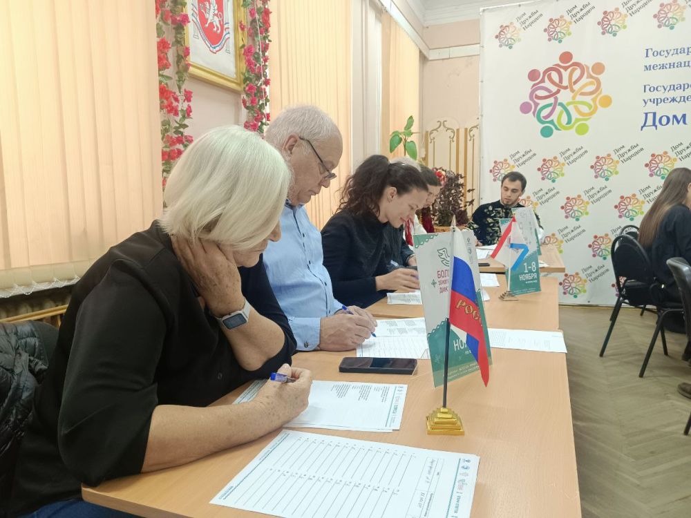 В Симферополе проходит Большой этнографический диктант в Доме Дружбы Народов В Симферополе проходит Большой этнографический диктант в Доме Дружбы Народов