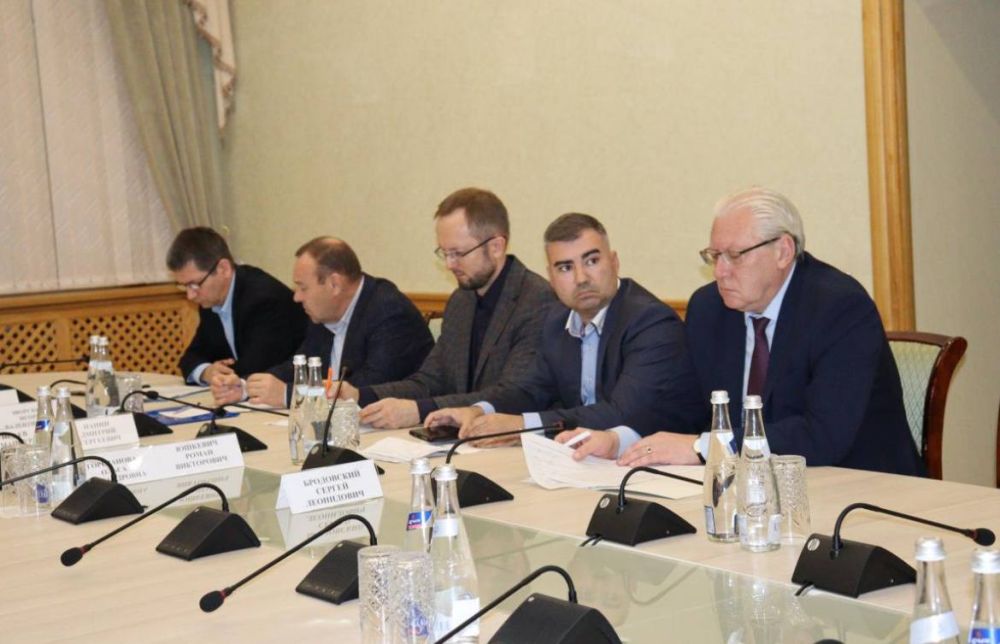 В прокуратуре Крыма состоялось обсуждение вопросов оплаты труда на предприятиях региона В прокуратуре Крыма состоялось обсуждение вопросов оплаты труда на предприятиях региона