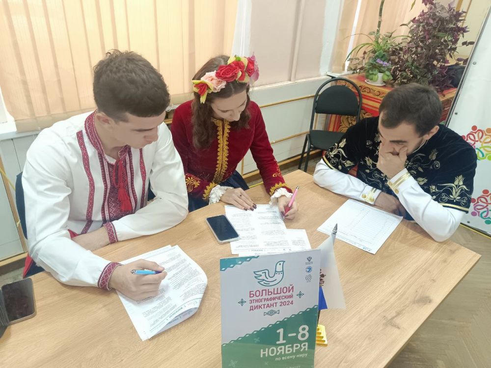 В Симферополе проходит Большой этнографический диктант в Доме Дружбы Народов В Симферополе проходит Большой этнографический диктант в Доме Дружбы Народов