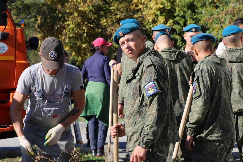 Феодосия присоединилась к акции «Посади свое дерево жизни» Феодосия присоединилась к акции «Посади свое дерево жизни»